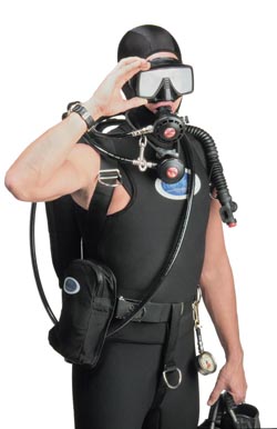 Recreational Diver in DIR configuration