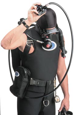 DIR diver about to donate the long hose to buddy.